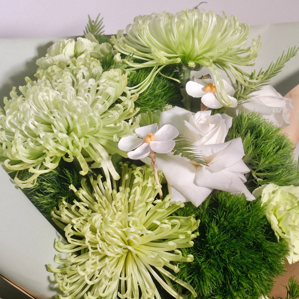 Gift the Wakaba (若葉) Graduation Bouquet – crisp white & lush green blooms perfect for graduation, spring celebrations, and congratulating achievements, by Hanaya Flora, based in Sydney.